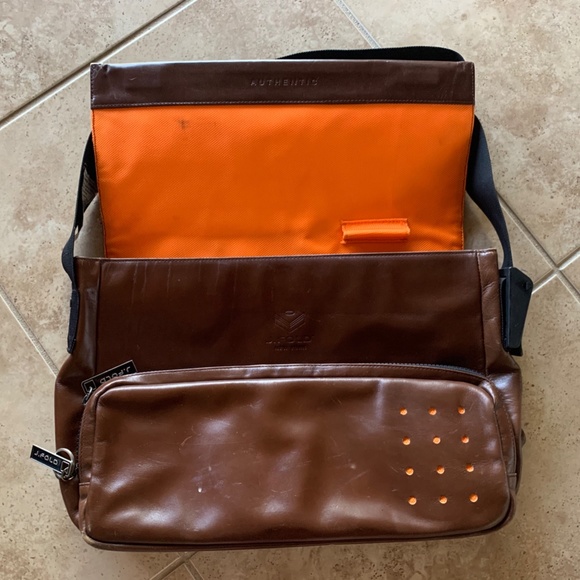 JFold Leather Messenger Bag - Picture 2 of 6